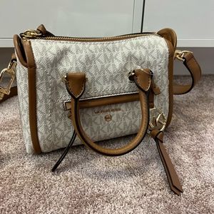 NWT Michael Kors Womens White Mini Hand Bag | White and Gold | Cute Purse